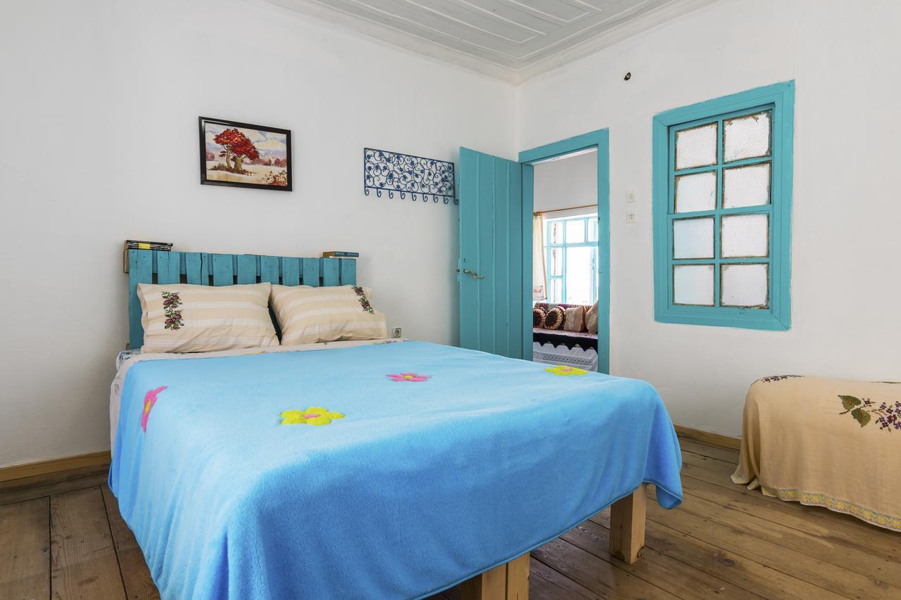 Bed and Breakfast Hobbithousebademler Урла Экстерьер фото